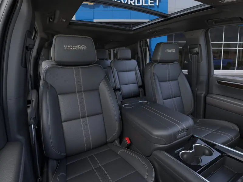 
								2025 Chevrolet Suburban Premier full									