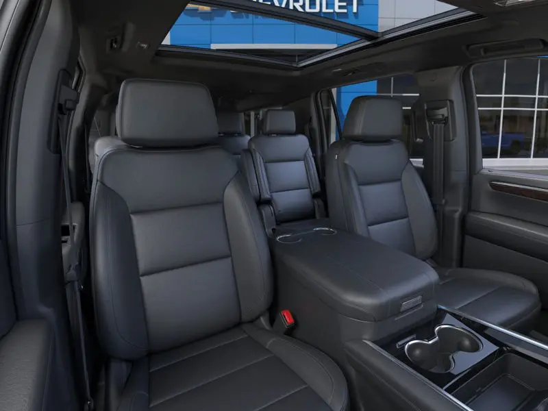
								New 2025 Chevrolet Suburban LT full									